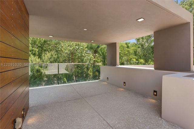 2803 Crystal Ct, Miami, FL 33133