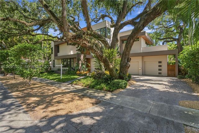 2803 Crystal Ct, Miami, FL 33133