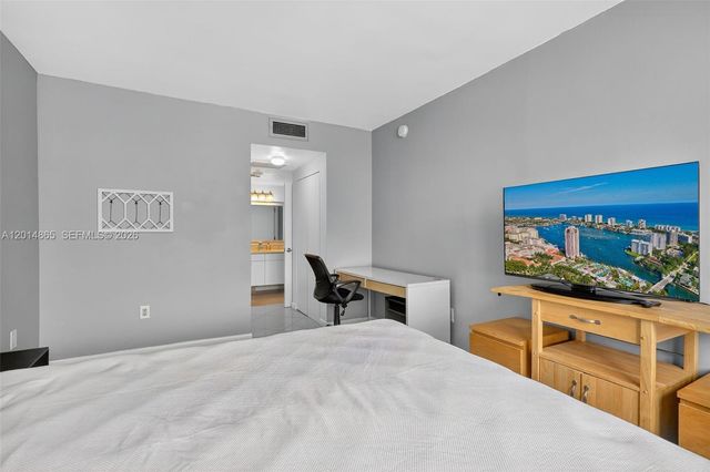 300 Bayview Dr 1009, Sunny Isles Beach, FL 33160