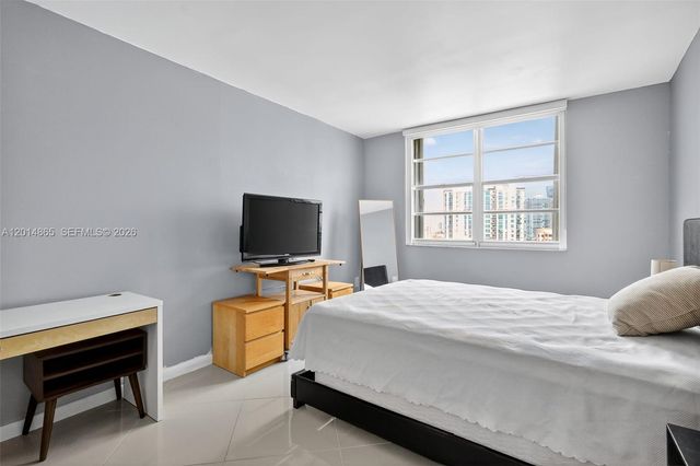 300 Bayview Dr 1009, Sunny Isles Beach, FL 33160