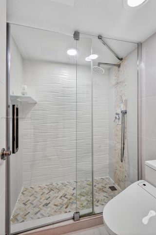 300 Bayview Dr 1009, Sunny Isles Beach, FL 33160
