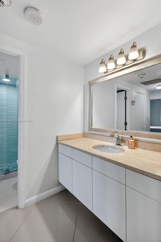 300 Bayview Dr 1009, Sunny Isles Beach, FL 33160