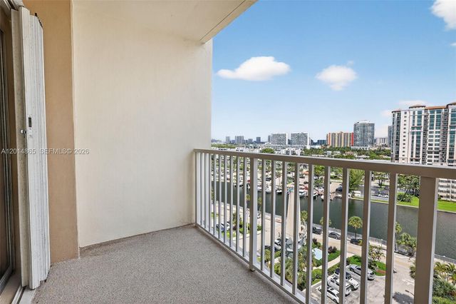 300 Bayview Dr 1009, Sunny Isles Beach, FL 33160
