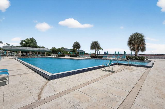 300 Bayview Dr 1009, Sunny Isles Beach, FL 33160