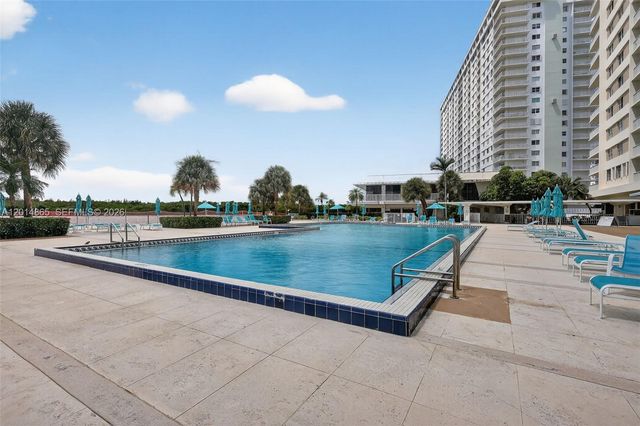 300 Bayview Dr 1009, Sunny Isles Beach, FL 33160