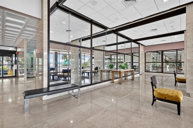300 Bayview Dr 1009, Sunny Isles Beach, FL 33160