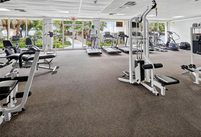 300 Bayview Dr 1009, Sunny Isles Beach, FL 33160
