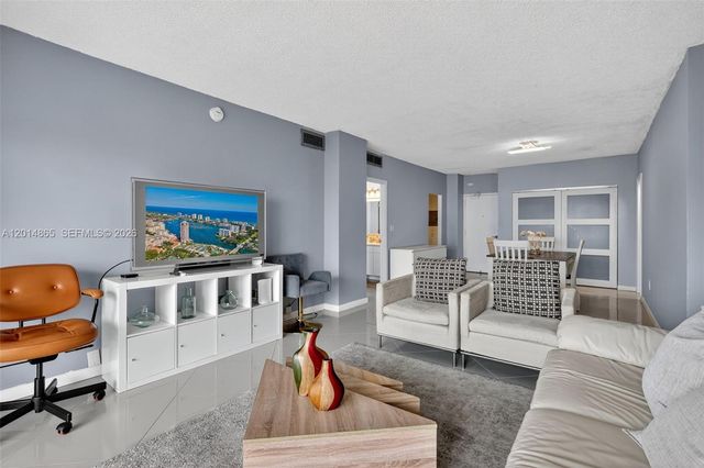 300 Bayview Dr 1009, Sunny Isles Beach, FL 33160