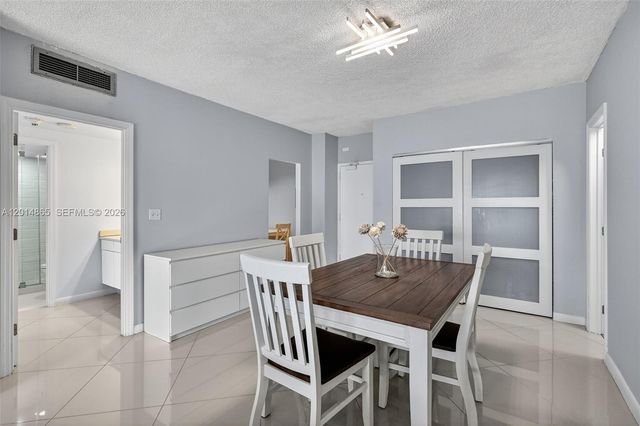 300 Bayview Dr 1009, Sunny Isles Beach, FL 33160