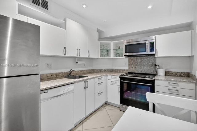 300 Bayview Dr 1009, Sunny Isles Beach, FL 33160