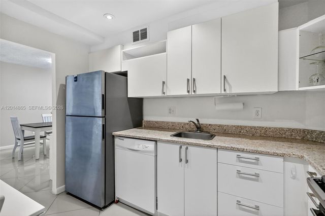 300 Bayview Dr 1009, Sunny Isles Beach, FL 33160