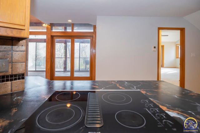 3817 SW Wood Valley DR, Topeka, KS 66610