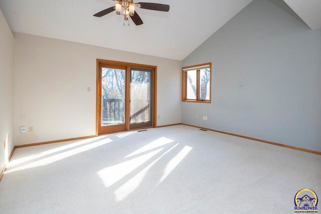 3817 SW Wood Valley DR, Topeka, KS 66610