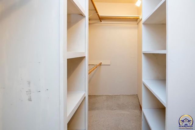 3817 SW Wood Valley DR, Topeka, KS 66610