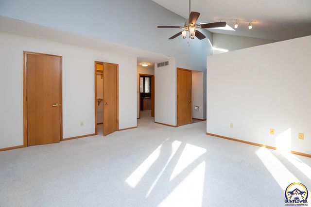 3817 SW Wood Valley DR, Topeka, KS 66610