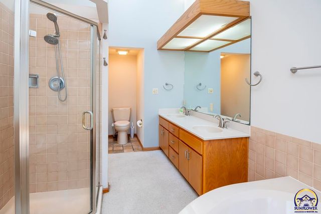 3817 SW Wood Valley DR, Topeka, KS 66610