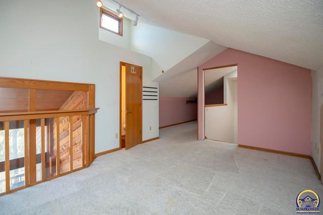 3817 SW Wood Valley DR, Topeka, KS 66610