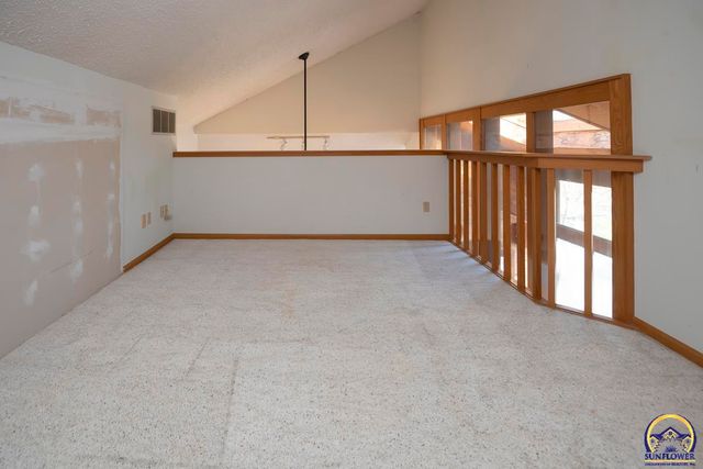 3817 SW Wood Valley DR, Topeka, KS 66610