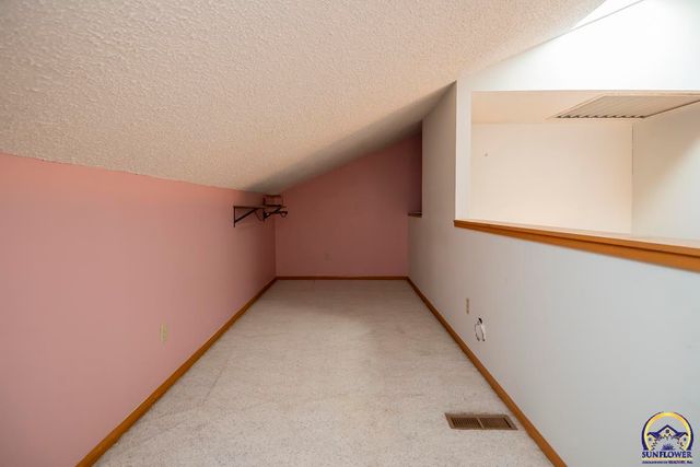 3817 SW Wood Valley DR, Topeka, KS 66610