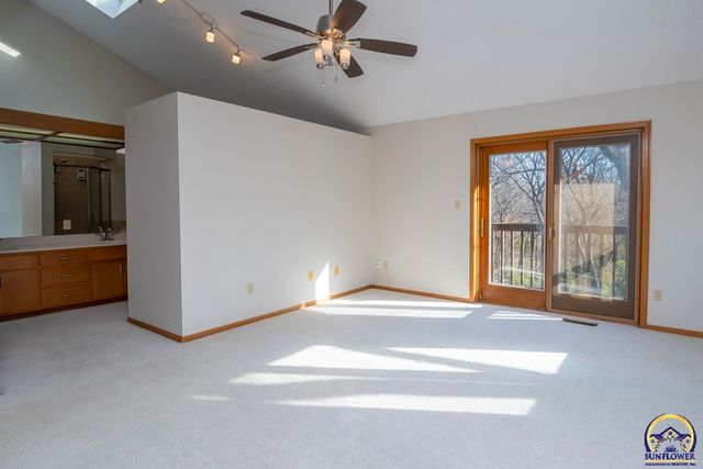 3817 SW Wood Valley DR, Topeka, KS 66610