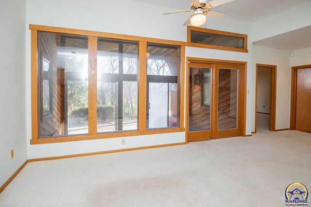 3817 SW Wood Valley DR, Topeka, KS 66610