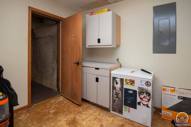 3817 SW Wood Valley DR, Topeka, KS 66610