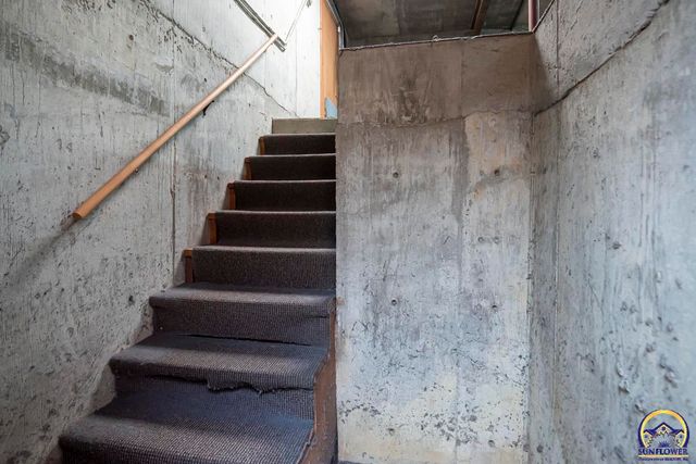 3817 SW Wood Valley DR, Topeka, KS 66610