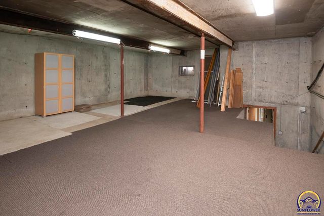 3817 SW Wood Valley DR, Topeka, KS 66610