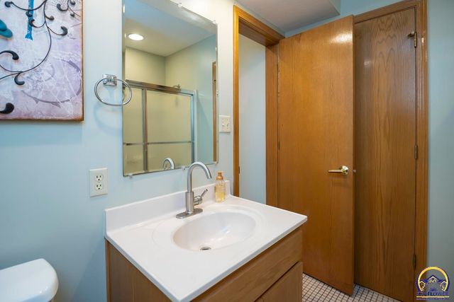 3817 SW Wood Valley DR, Topeka, KS 66610