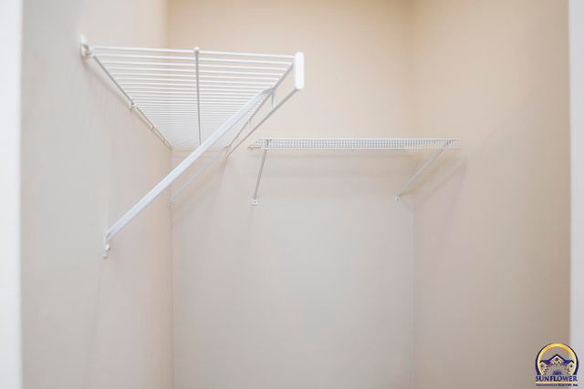 3817 SW Wood Valley DR, Topeka, KS 66610