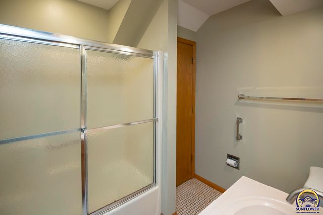 3817 SW Wood Valley DR, Topeka, KS 66610