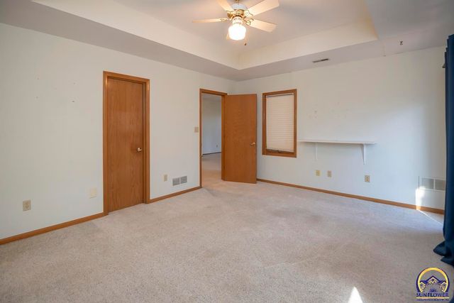 3817 SW Wood Valley DR, Topeka, KS 66610