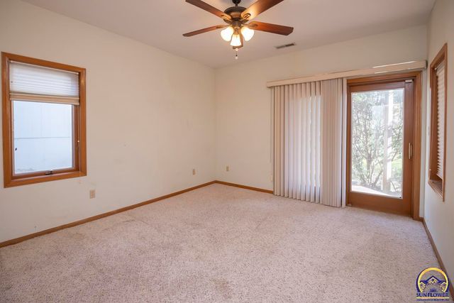 3817 SW Wood Valley DR, Topeka, KS 66610