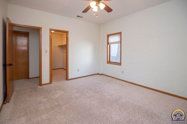 3817 SW Wood Valley DR, Topeka, KS 66610