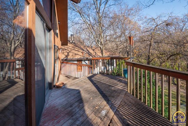 3817 SW Wood Valley DR, Topeka, KS 66610