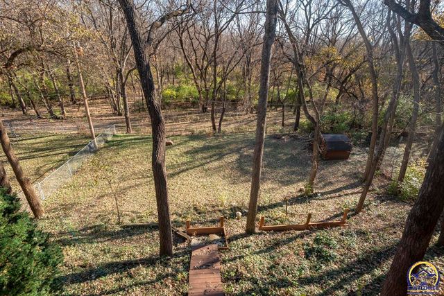 3817 SW Wood Valley DR, Topeka, KS 66610