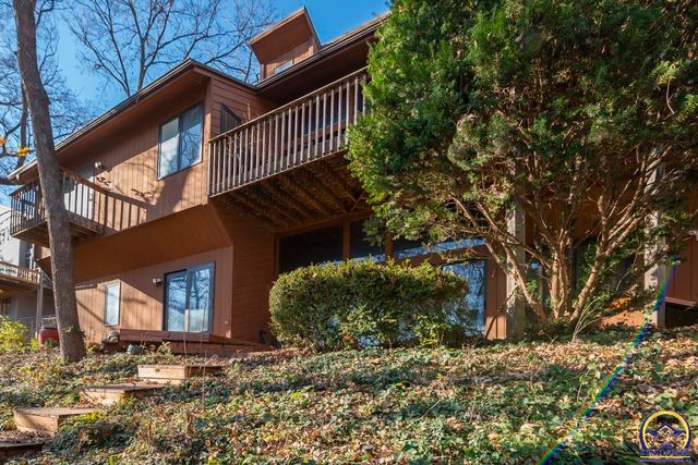 3817 SW Wood Valley DR, Topeka, KS 66610