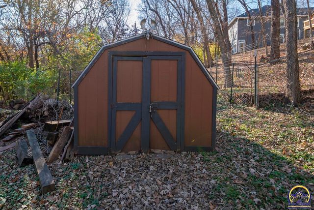 3817 SW Wood Valley DR, Topeka, KS 66610