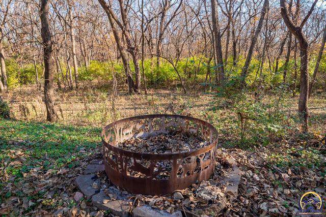 3817 SW Wood Valley DR, Topeka, KS 66610