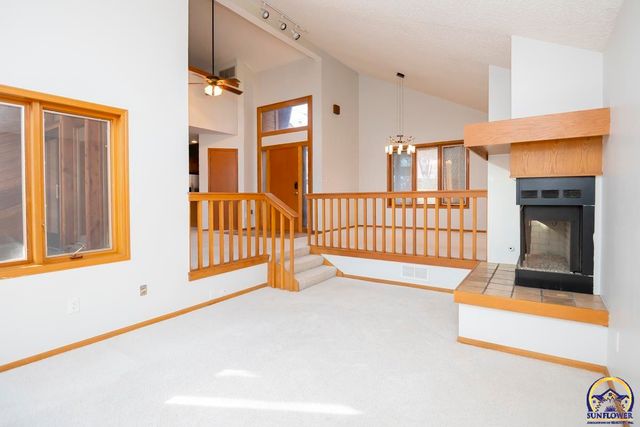 3817 SW Wood Valley DR, Topeka, KS 66610