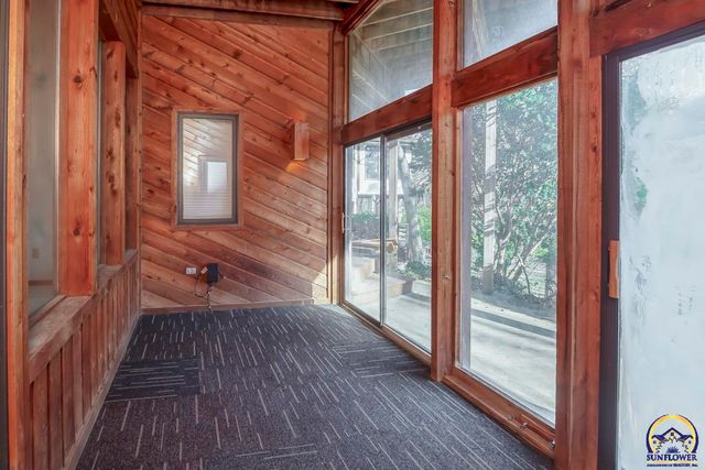 3817 SW Wood Valley DR, Topeka, KS 66610