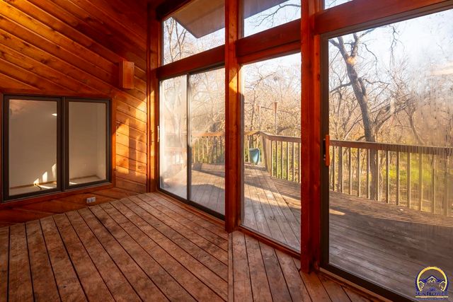 3817 SW Wood Valley DR, Topeka, KS 66610