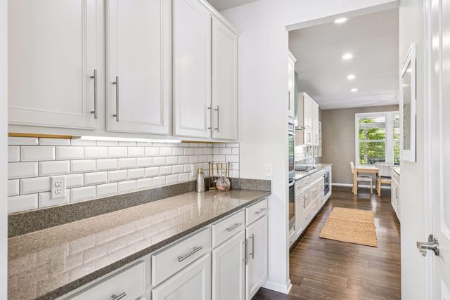 5545 Garland Lane N, Plymouth, MN 55446