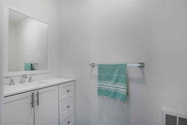 15 Squires Pond Lane, Wellfleet, MA 02667