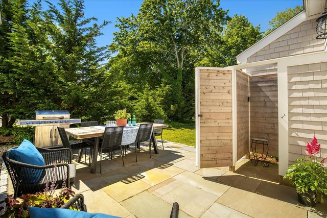 15 Squires Pond Lane, Wellfleet, MA 02667