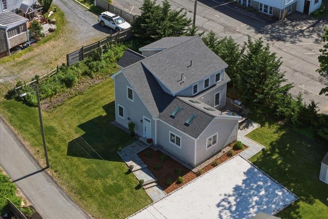 15 Squires Pond Lane, Wellfleet, MA 02667