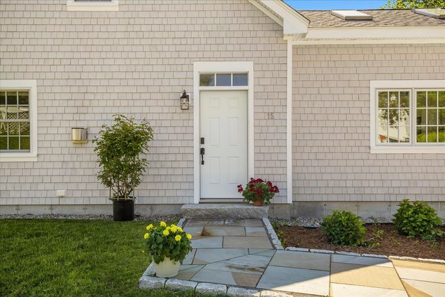 15 Squires Pond Lane, Wellfleet, MA 02667