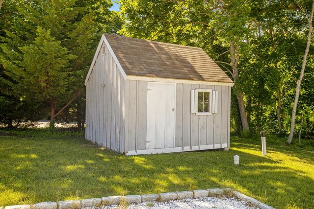 15 Squires Pond Lane, Wellfleet, MA 02667