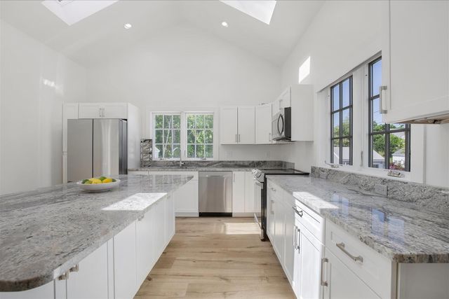 15 Squires Pond Lane, Wellfleet, MA 02667