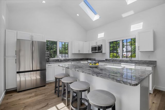 15 Squires Pond Lane, Wellfleet, MA 02667